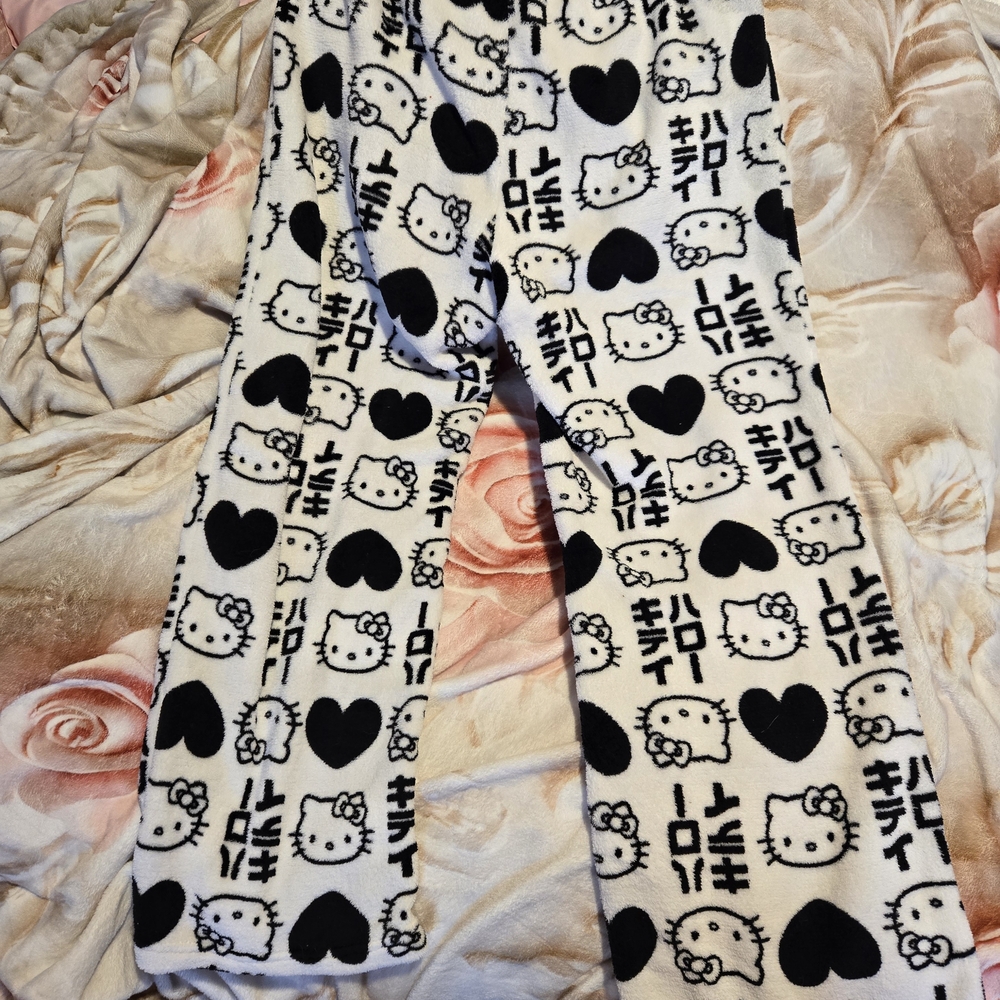 Vintage Hello Kitty Black, White, Pink XL Pajama Bottoms Rarely Worn - Picture 5 of 6